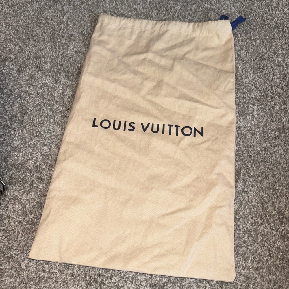 Men’s Louis Vuitton Damier Sling Bag - Picture 12 of 12